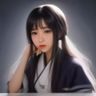 小满的头像照片，一位年轻女性编辑抱着笔记本在窗边微笑，自然光洒落，氛围轻松友好